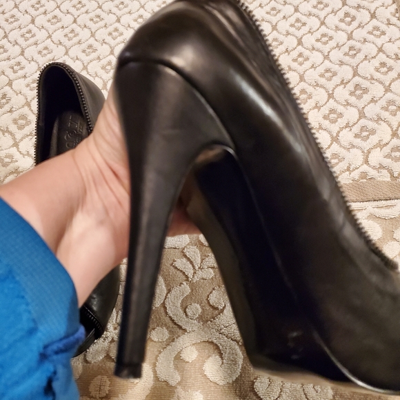 Alexander McQueen Iconic skull zipper platform stilettos - Picture 12 of 16